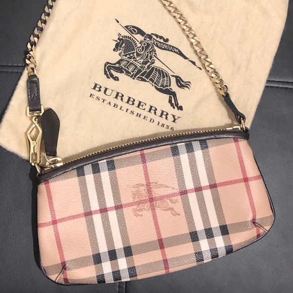 Burberry Handbags - Burberry wristlet mini